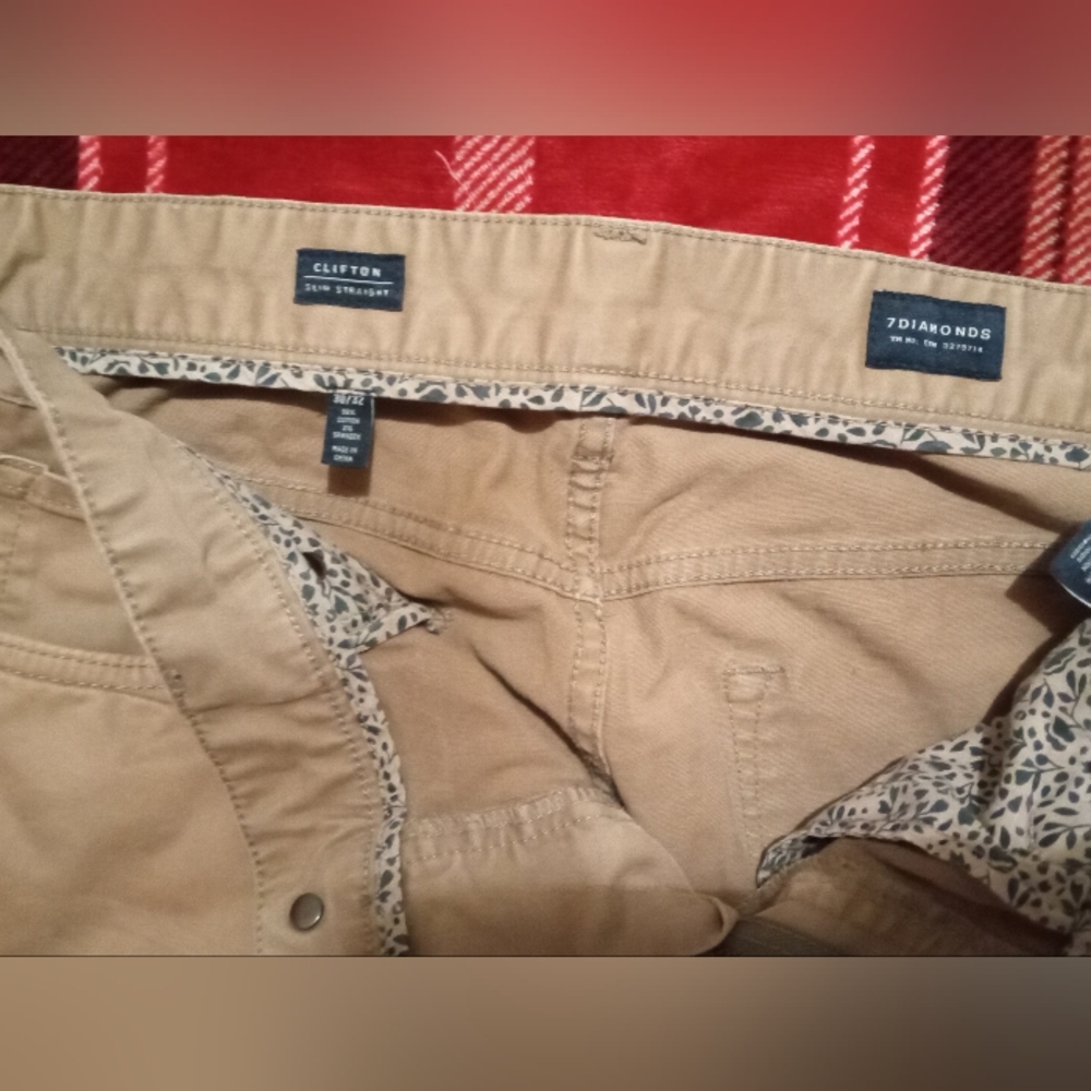 Men's 7 diamond khaki pants